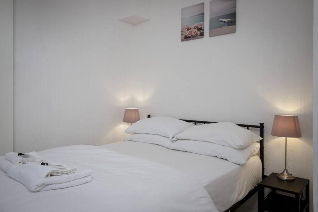 Barton Beachside Apartments - Free Parking, Modern Chic, Central Beach Location, Some Sea Views - Families Couples Or Over 23 Years Blackpool Kültér fotó